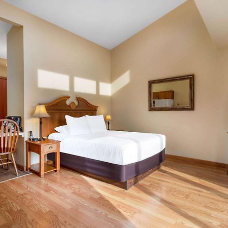 Hotel Tamarack Wisconsin Dells, A Ramada By Wyndham Lake Delton Esterno foto